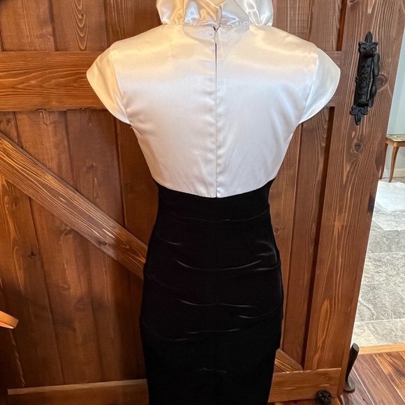 XSCAPE by “Joanna Shen Black” velvet and satin cream Dress Size 4 - Picture 10 of 11